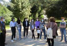 Le ragazze subito pronte alla visita sotto la guida di Daniela Donghia