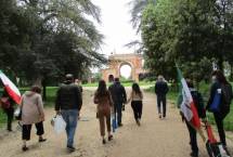 Roberto Calabria sul viale dei combattimenti verso l’Arco dei Quattro Venti (arch. Busiri Vici)