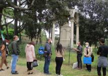 Si può guardare anche il monumento ai caduti francesi, pur recintato