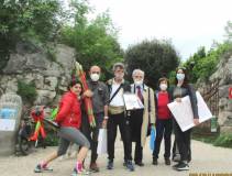 Al ritorno incontriamo di nuovo i passeggiatori, e una di loro si vuol far fotografare…. Grazie.