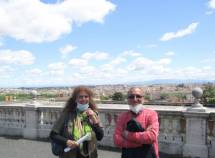 Noemi Cavicchia Grimaldi e Massimo Capoccetti si godono la veduta di Roma