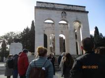 Si arriva al Mausoleo Ossario finalmente riaperto da oggi, anche se con i volontari…