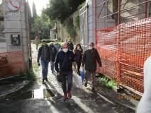 Il gruppo esce da Villa Sciarra per salire all’ottavo bastione lungo Via Roselli in direzione Villa Spada