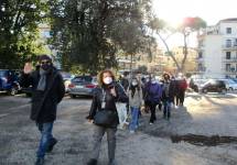 Il gruppo, con in testa Daniela Donghia e il prof. Giorgio Andreozzi, arriva a Largo 3 giugno 1849 luogo storico per eccellenza a Monteverde…