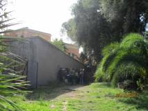 Si sale sul sesto bastione; il bastione viene compreso meglio guardando in basso dalle feritoie