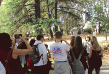 Si entra nel Parco Gianicolense e tra i busti Daniela mostra subito quello di Luciano Manara, cui seguirà anche quello di Colomba Antonietti (unico busto femminile del parco)