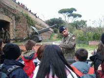 ALIM6811 il militare in servizio a LAquila familiarizza con le classi di Tagliacozzo_big