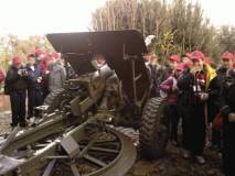 Foto0060 i ragazzi sul cannone_big