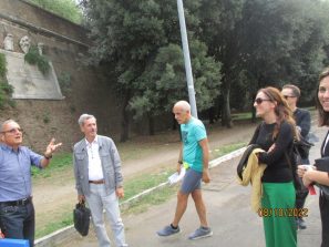 Tappa a Villa Sciarra, di fronte alle Mura Gianicolensi